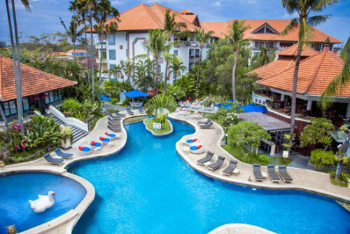 Luxe-hotel-Bali-met-tieners