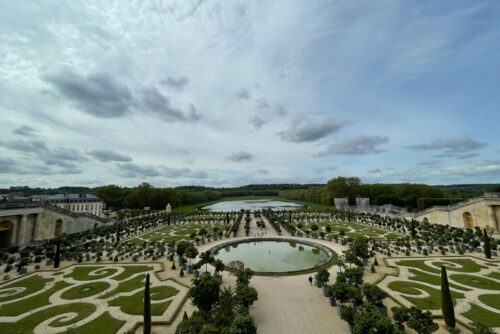 Paleis-van-Versailles-met-kinderen-tieners-tuinen