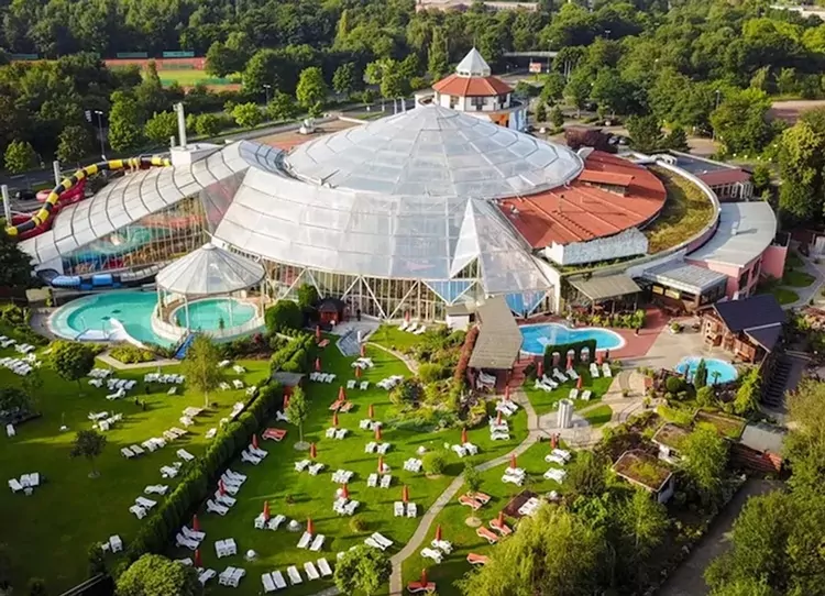 Aqualand Keulen: waterpret & spannende glijbanen voor tieners