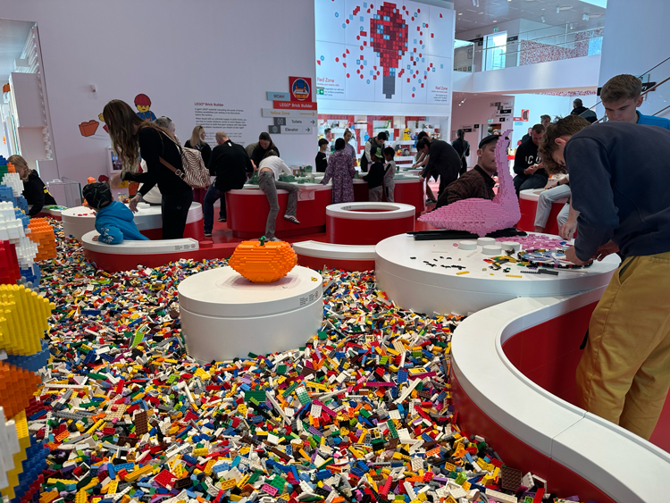 LEGO House lego bouwen