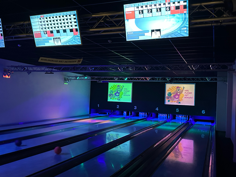 Bowlen De Bonte Wever met tieners