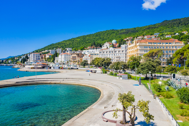 Opatija met tieners