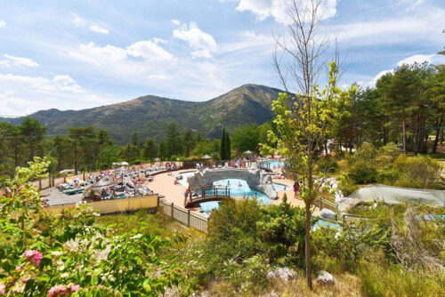 vakantiepark-Provence-met-zwembad